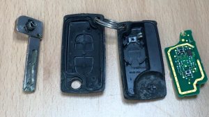 broken Peugeot key